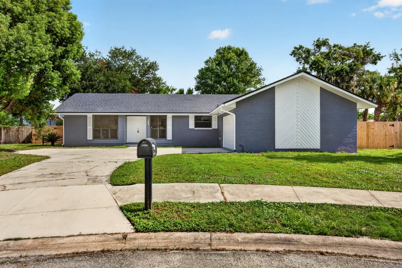 Front exterior view of the single-story home and driveway at 4117 Wilcrest Ct, Jacksonville, FL 32277