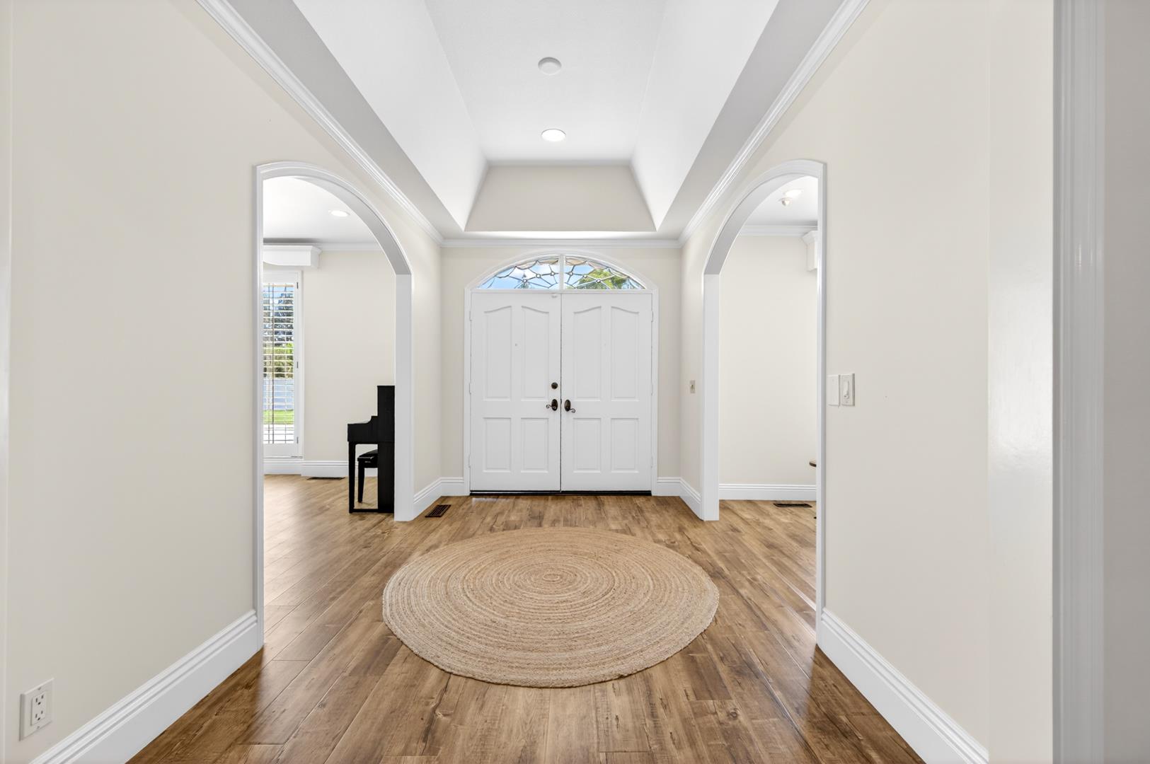 5261 N Van Ness Blvd, photo 20
