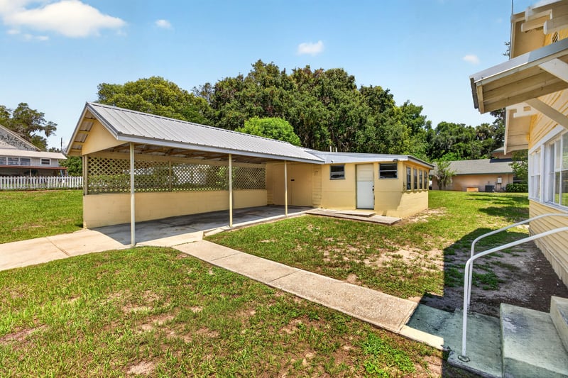 Carport and outbuilding exterior at 101 N Lake St, Crescent City, FL