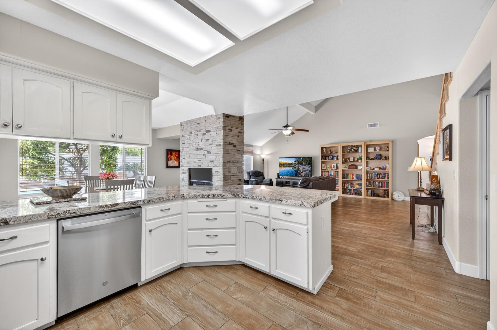6367 N Selland Ave, photo 24
