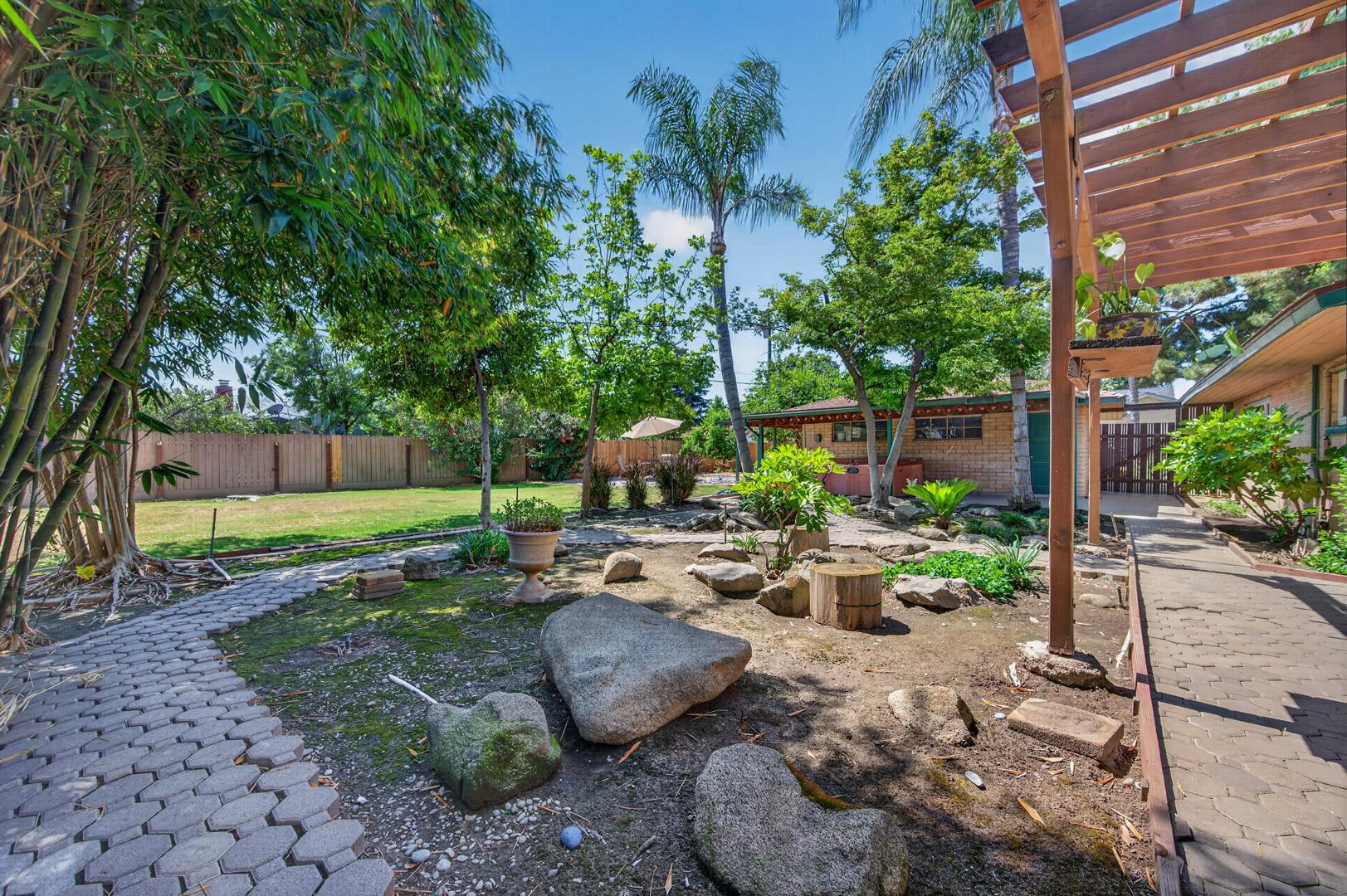 1220 E Sussex Way, photo 52