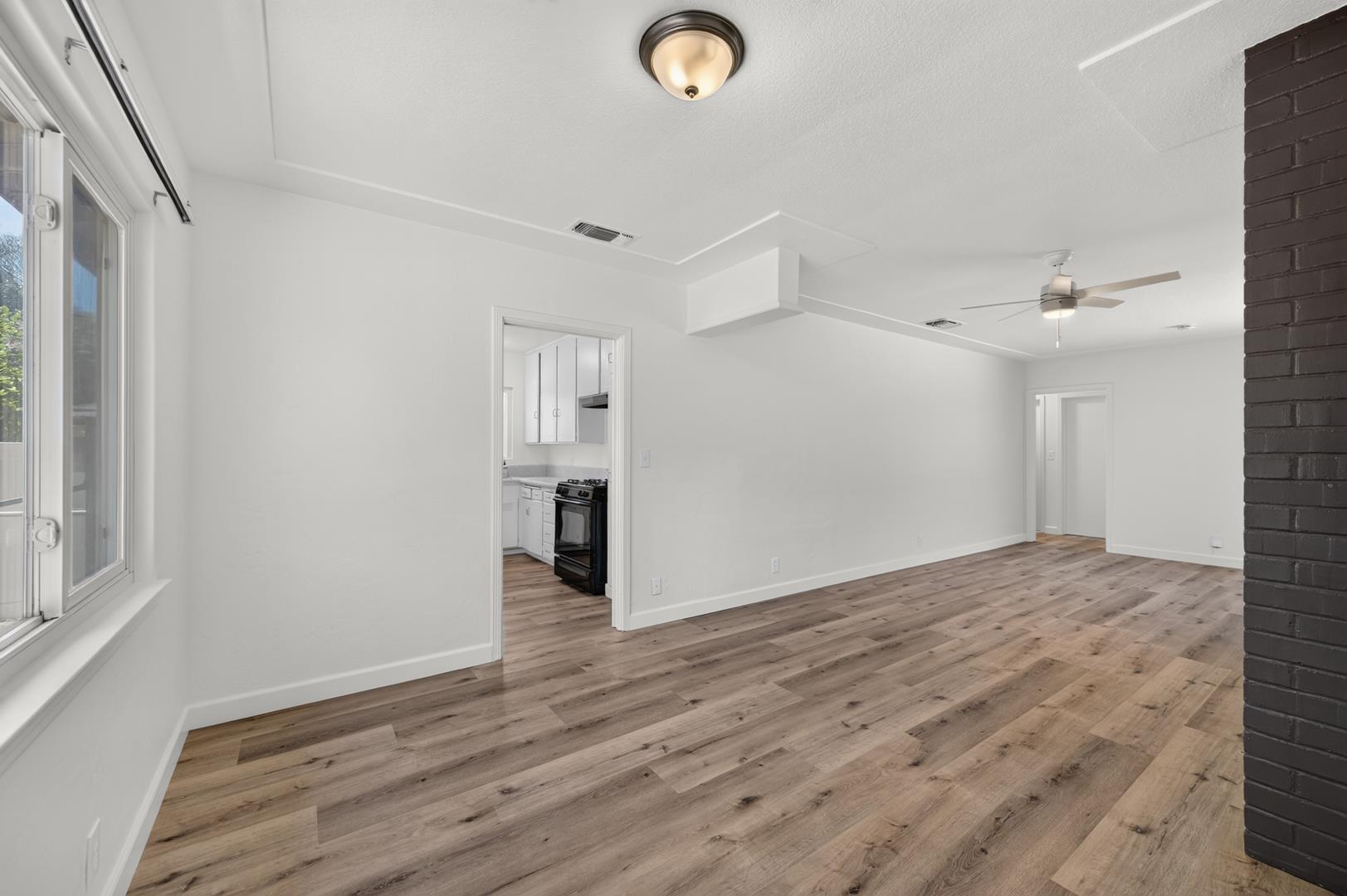 2302 E Fedora Ave, photo 22