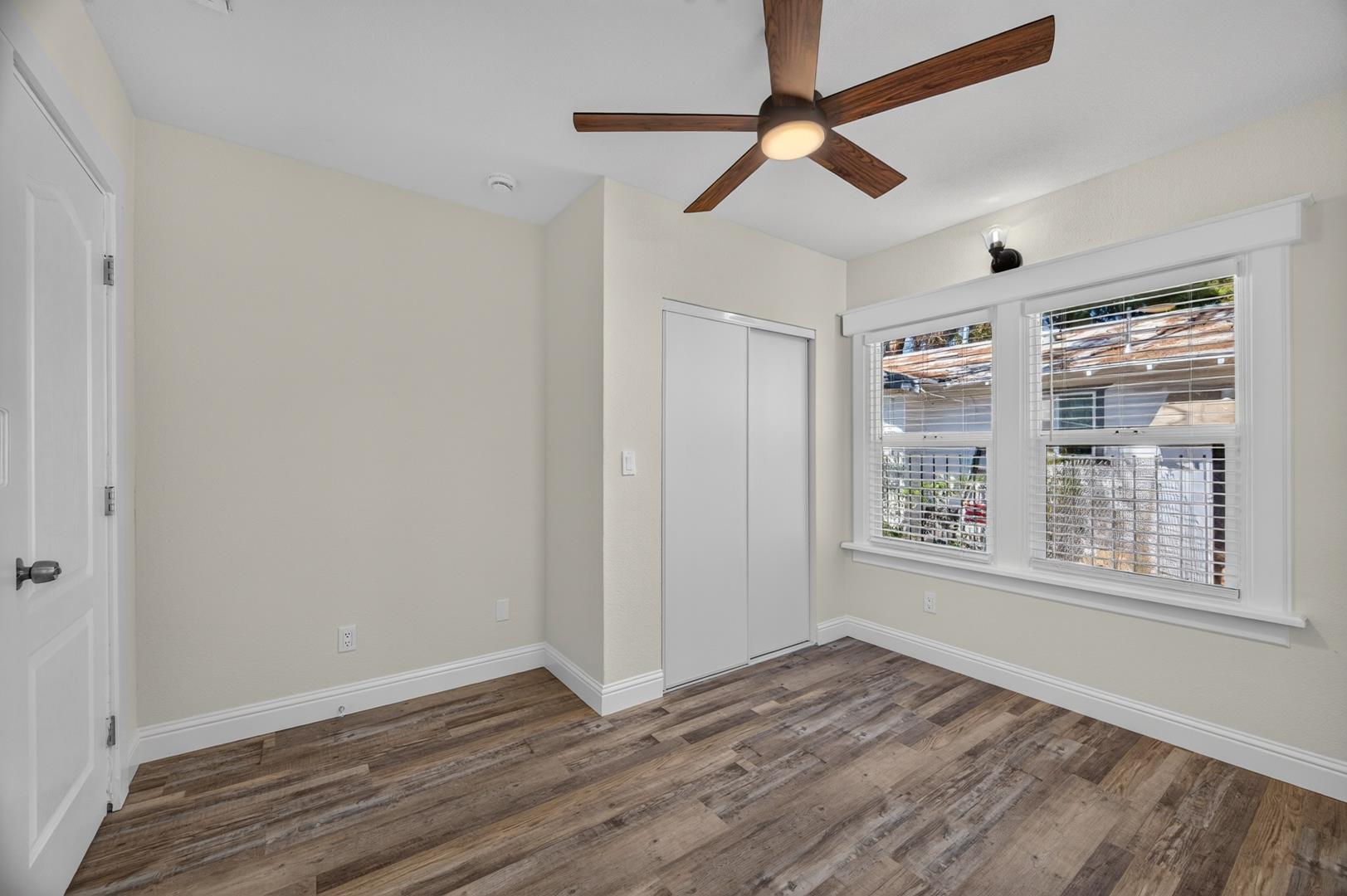 926 N Thorne Ave, photo 20