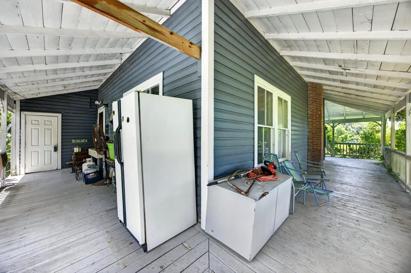 Covered porch area with appliance storage at 1173 US-17, Satsuma, FL 32189