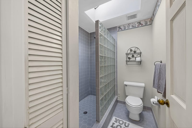 Photo 29 of 1425 Pinetree Rd, Jacksonville, FL 32207, photographed by Megapixeler