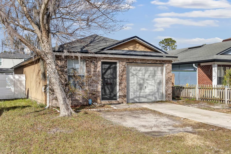 Diagonal at 8345 Oden Ave, Jacksonville, FL 32216