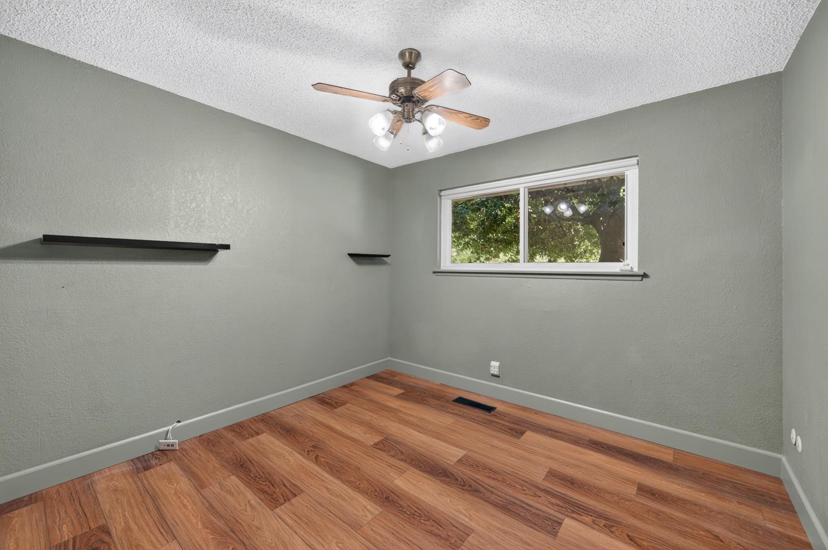 749 W Escalon Ave, photo 39