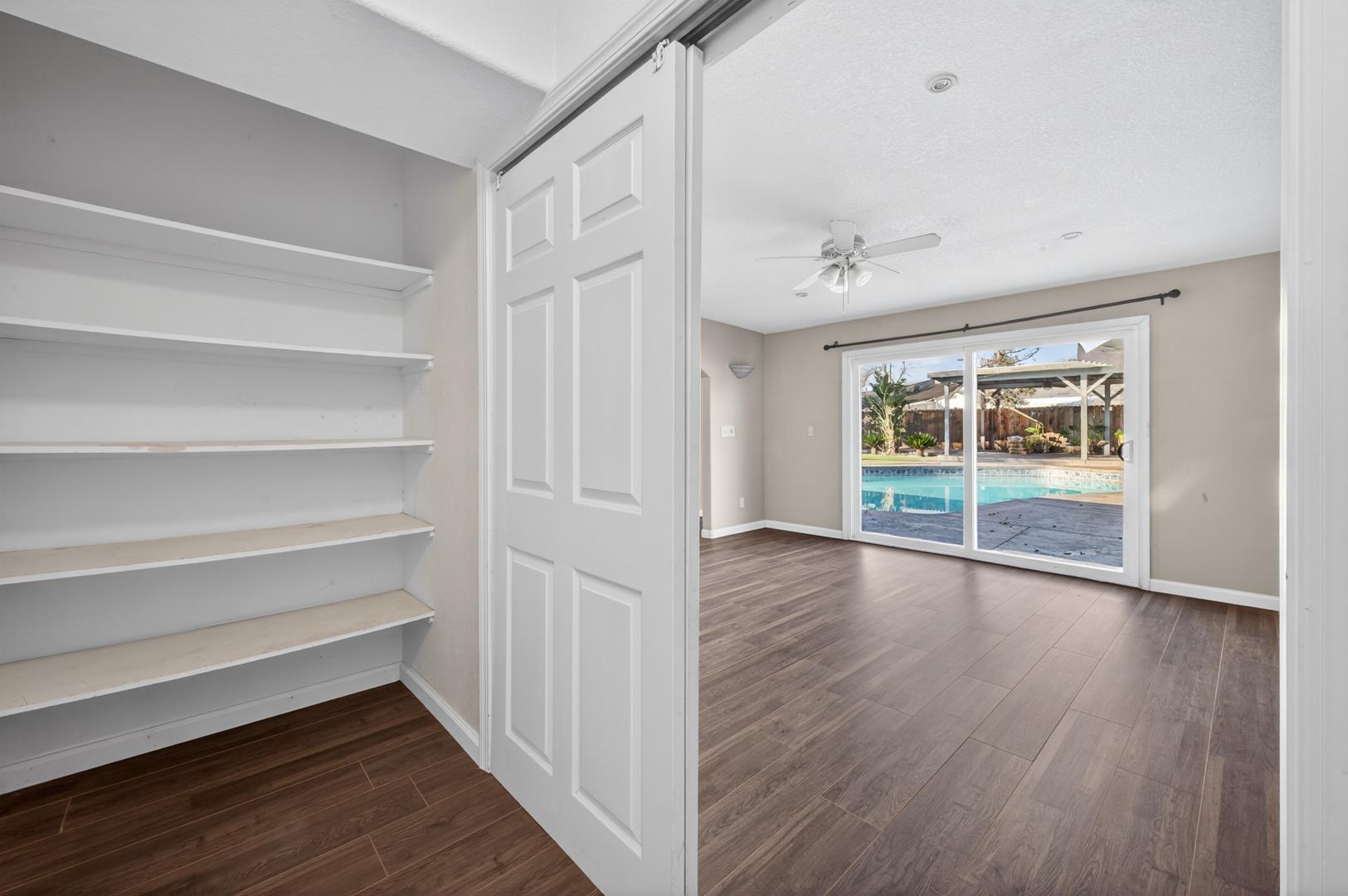 1524 W Fountain Way, photo 38