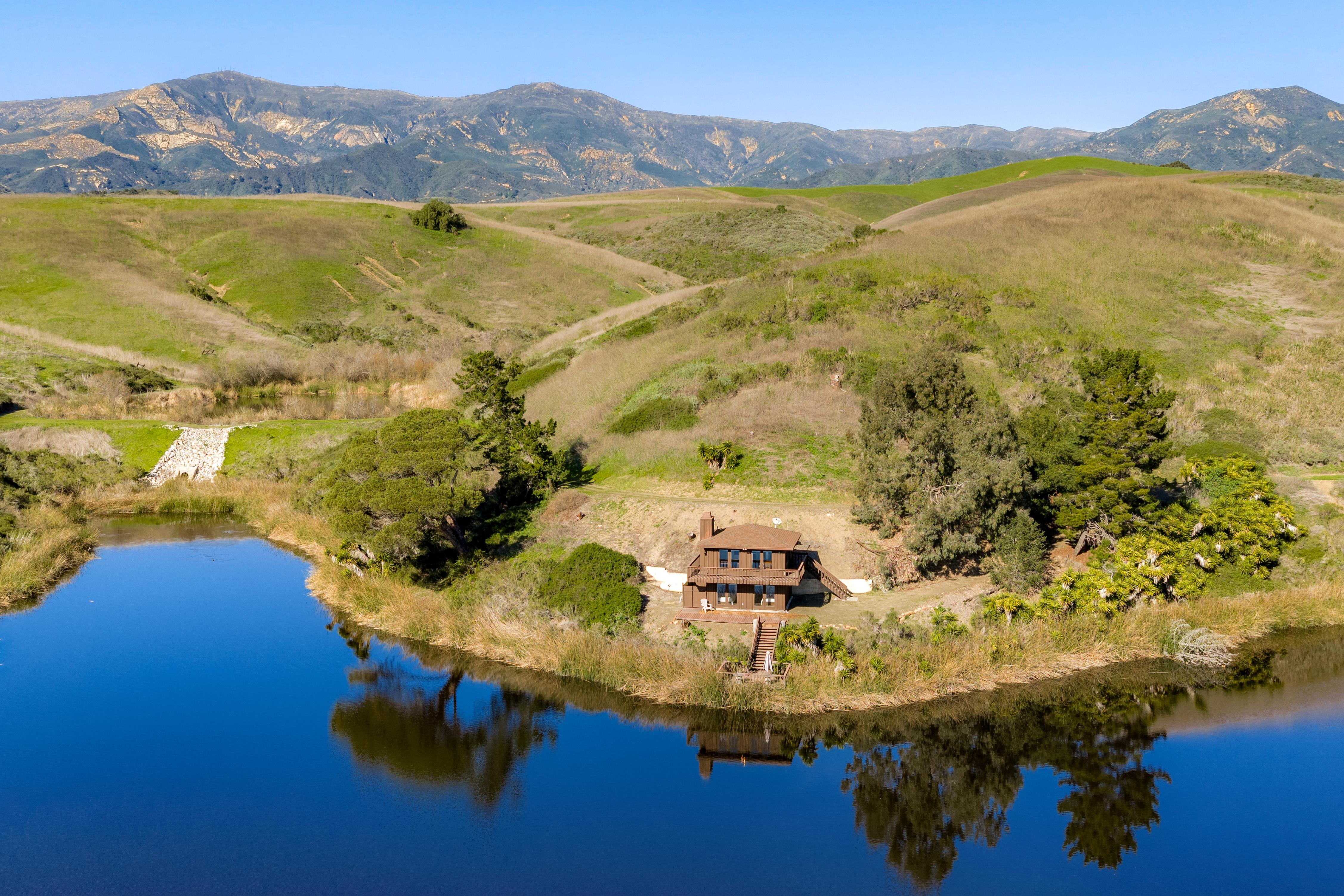 Real estate photography virtual tour of Naples Access Rd, Goleta CA — luxury home photography near Carpinteria bluffs by VirTour Media