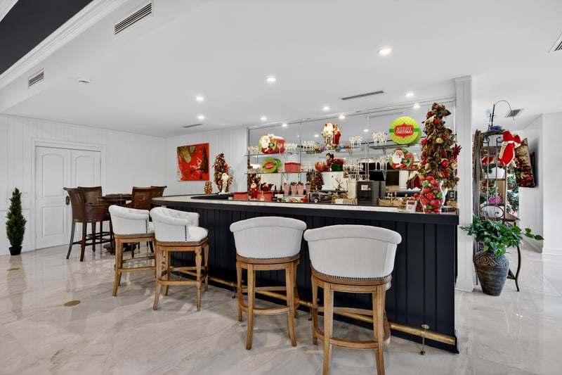 Bar at 7987 Hollyridge Rd, Jacksonville, FL 32256