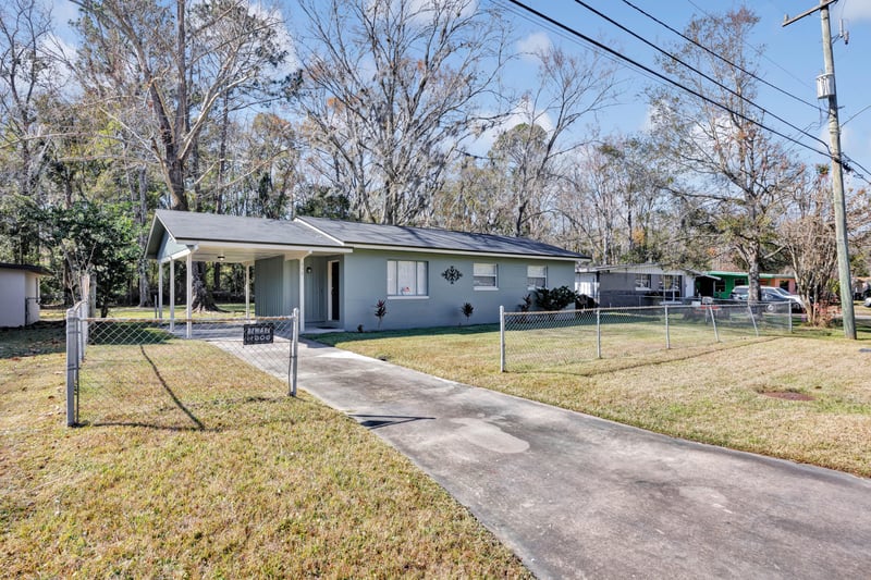 Front Diagonal at 858 Le Brun Dr, Jacksonville, FL 32205