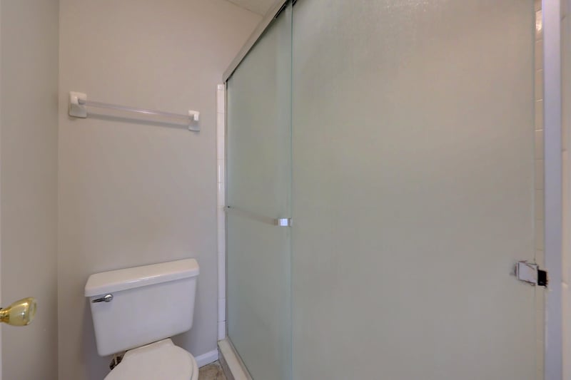 Primary Bath at 3801 Crown Point Rd unit 2132, Jacksonville, FL 32257