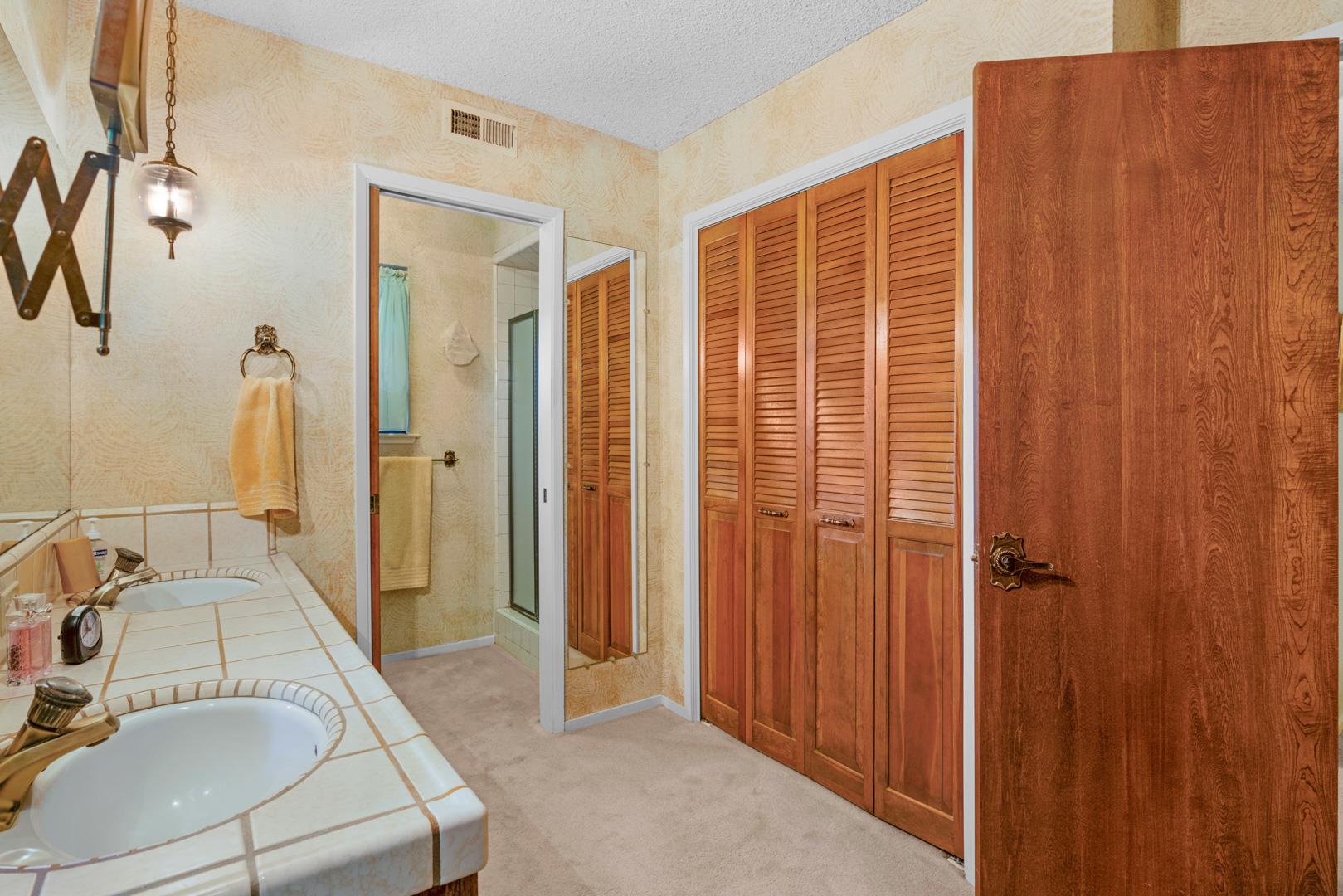 355 E Everglade Ave, photo 29
