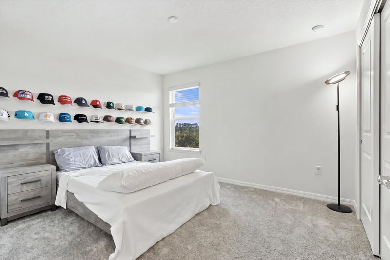 Bedroom with wall decor, photographed by Megapixeler on Torres Trace, St. Augustine