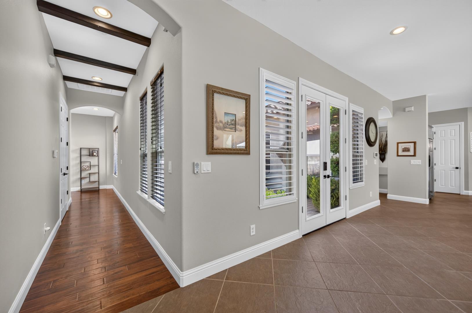 633 W Richmond Ave, photo 61