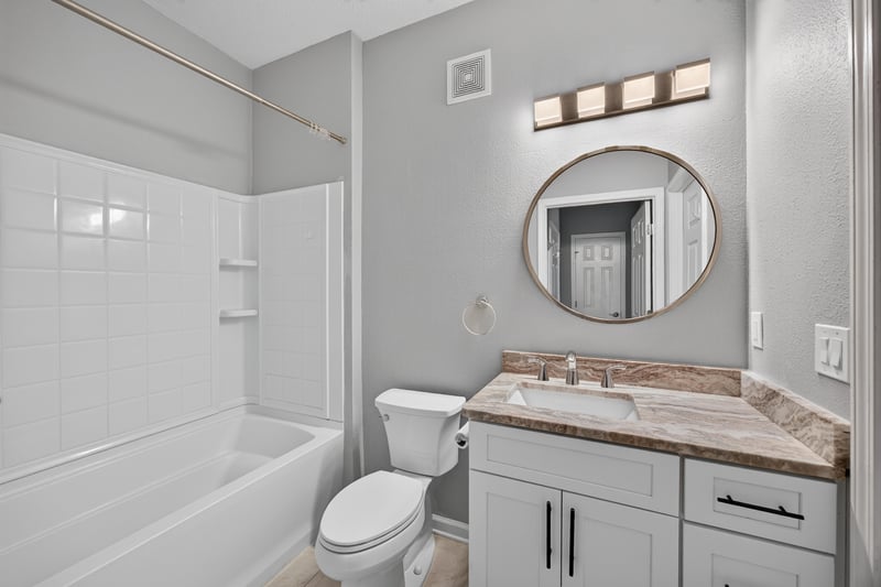 Bathroom with tub and shower combo at 11251 Campfield Dr unit 4209, Jacksonville, FL 32256
