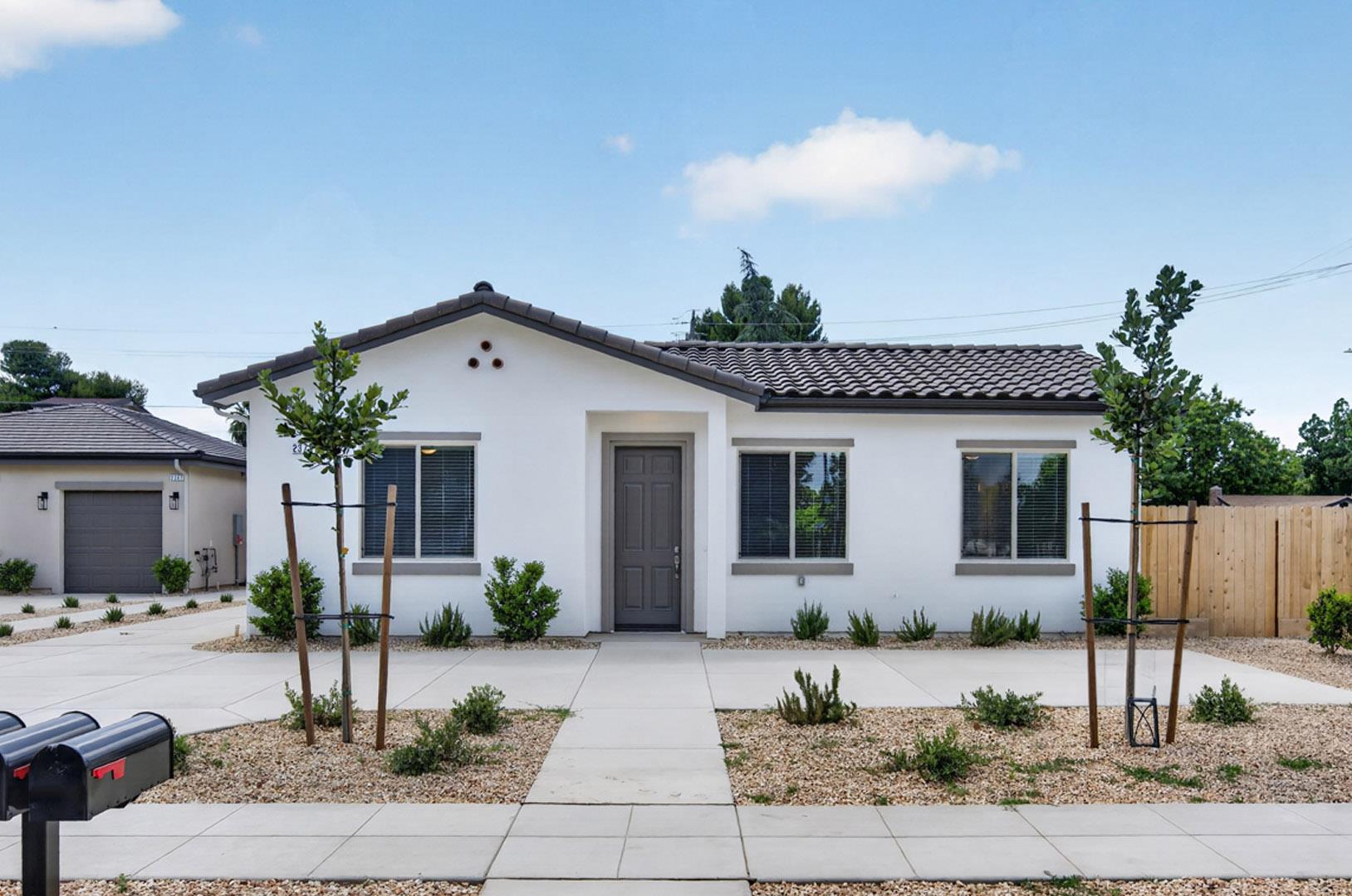 2343, 2345, 2347 N Arthur Ave, Fresno CA