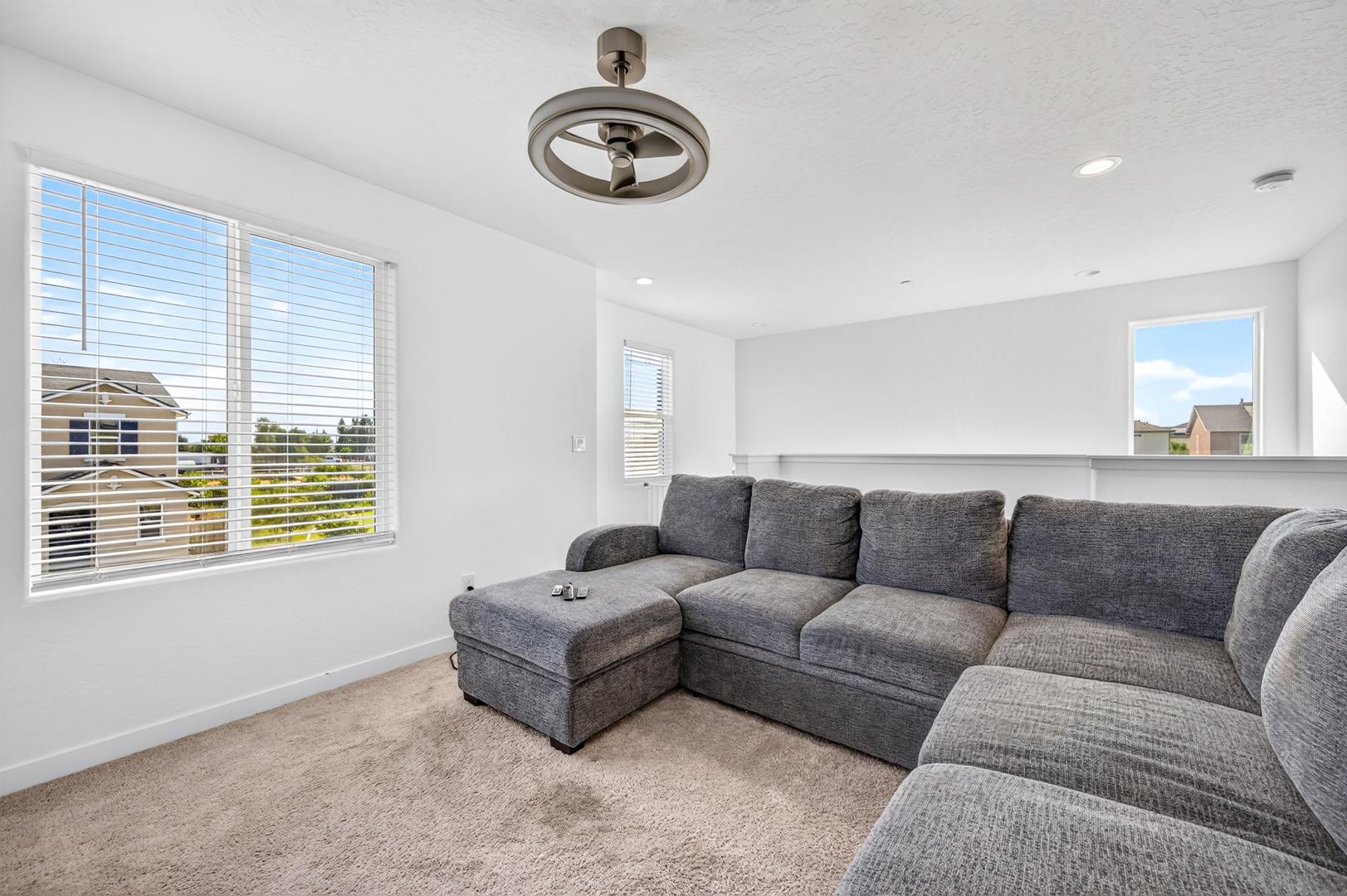 6050 W Swift Ave, photo 35