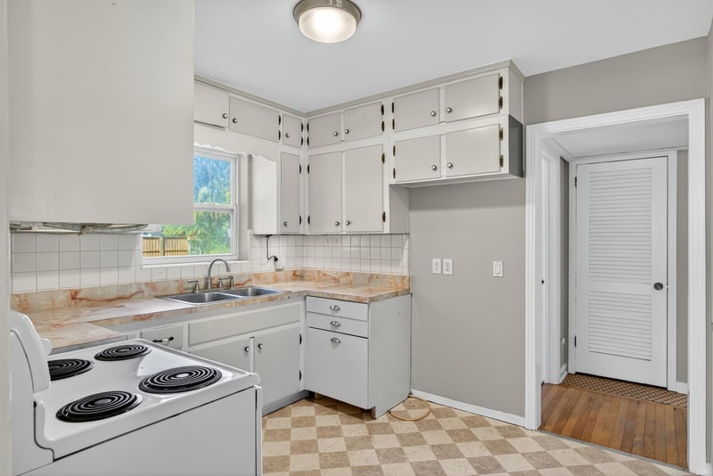Photo 22 of 6942 Waikiki Rd, Jacksonville, FL 32216, photographed by Megapixeler