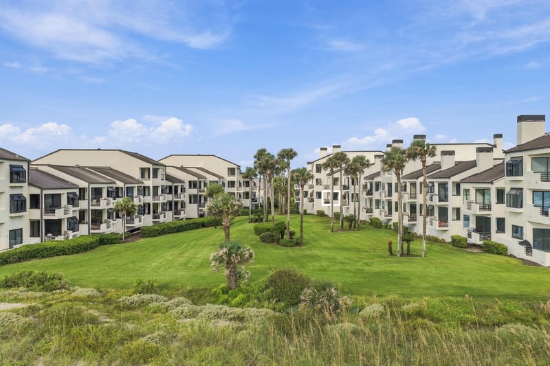 Aerial view of the condo complex and lawn in Ponte Vedra Beach, FL