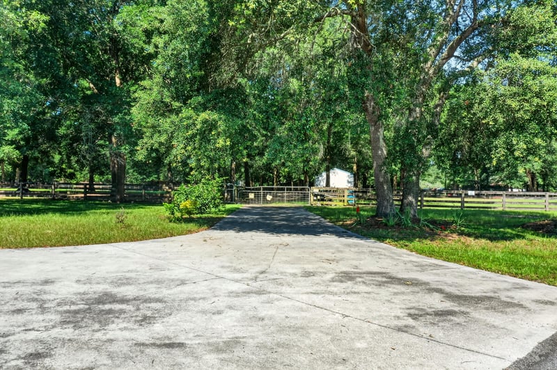 Gravel driveway lined with trees at 1735 Hagans Ridge Ct