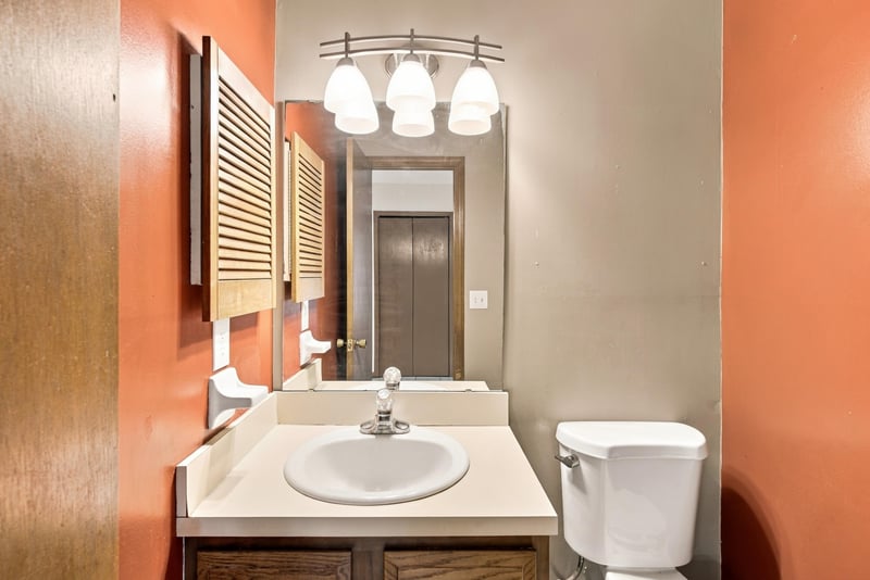 Bathroom with vanity and mirror, photographed by Megapixeler on Blue Teal Ct, Jacksonville