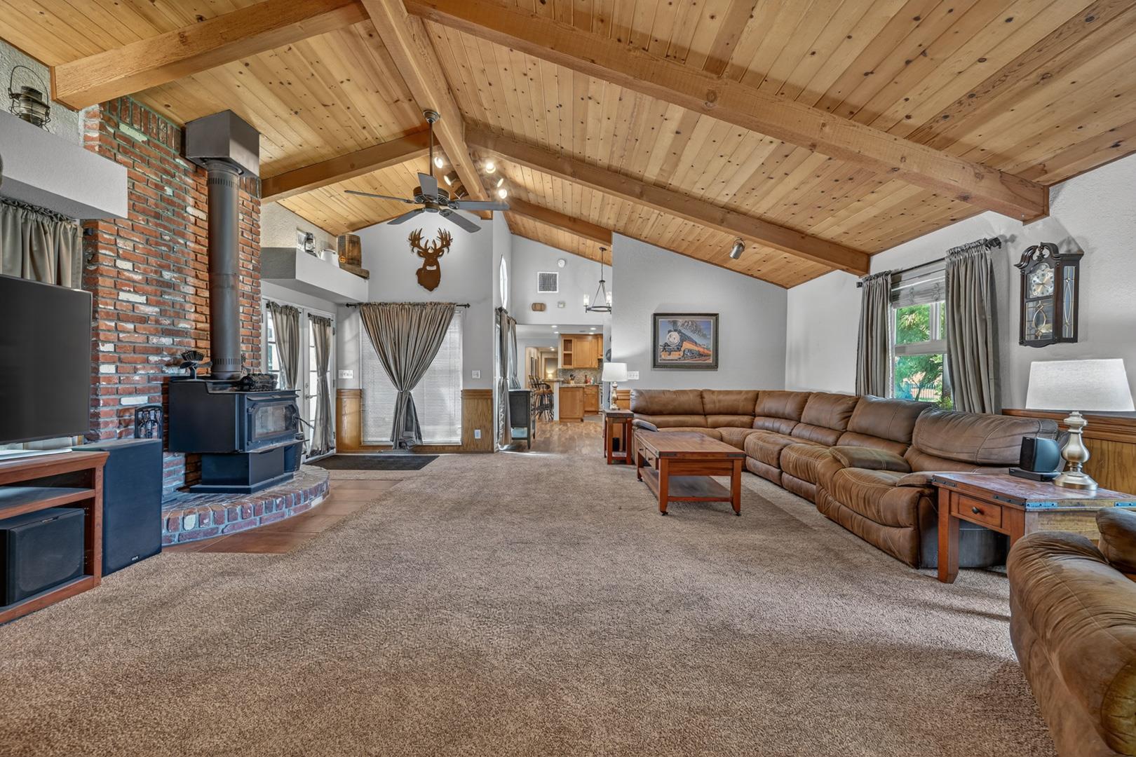 1185 N Locan Ave, photo 29