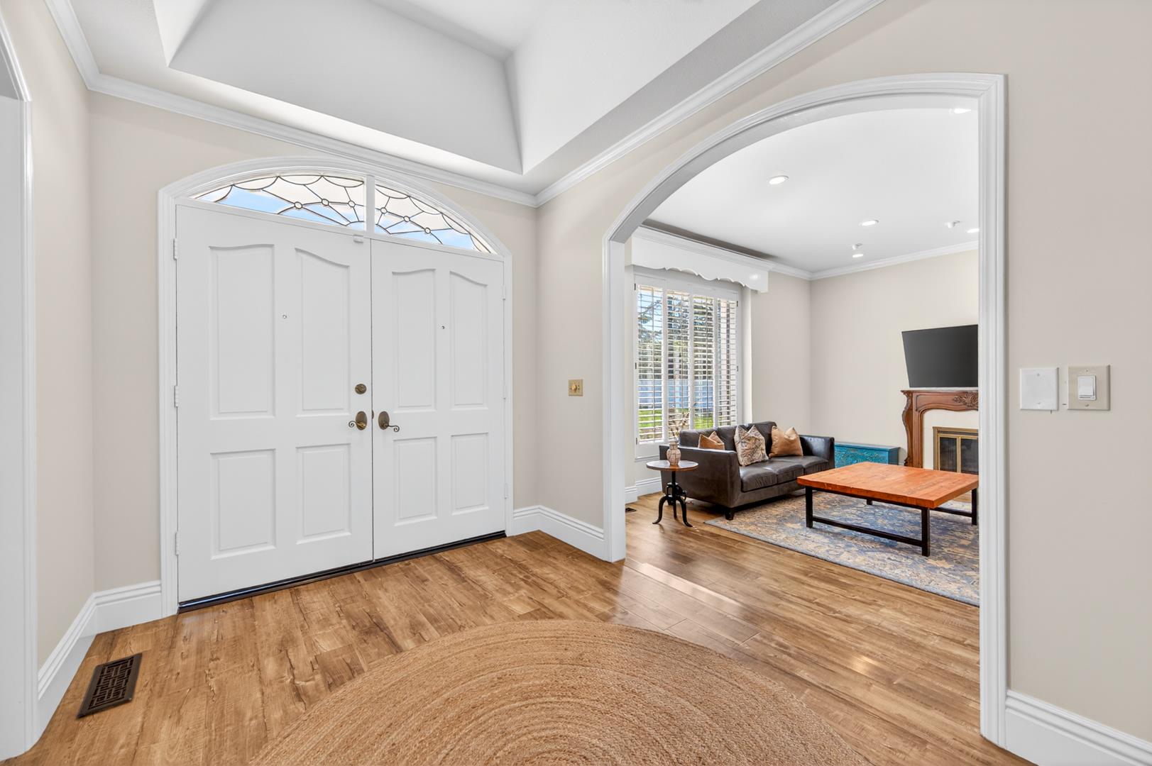 5261 N Van Ness Blvd, photo 24