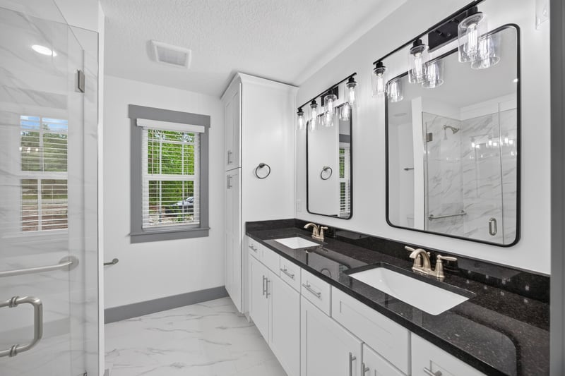 Bathroom with dual vanity and black countertop at 4800 Acacia St, Middleburg, FL 32068