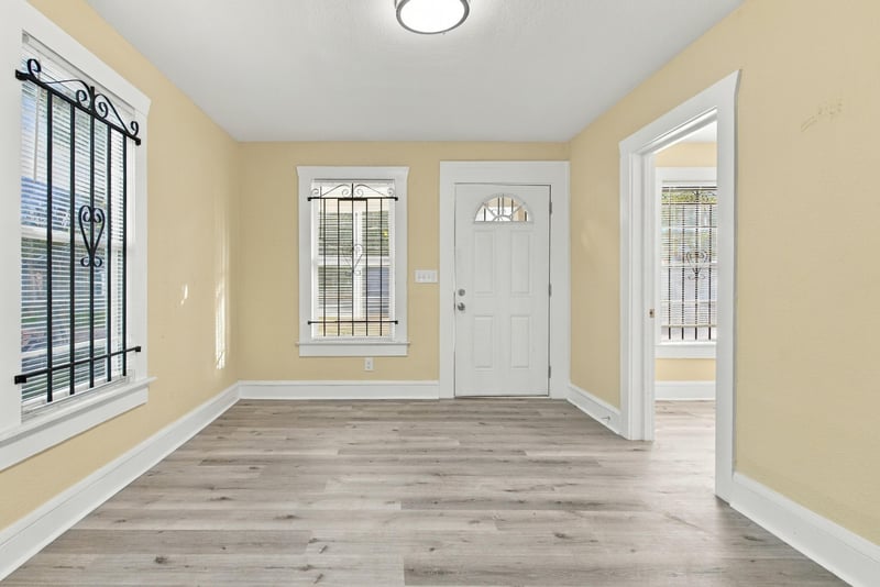 Empty living room toward entry, photographed by Megapixeler on W 24th St, Jacksonville