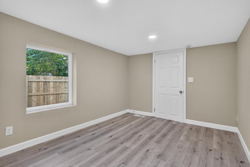 Empty bedroom, photographed by Megapixeler on Susie St, Jacksonville