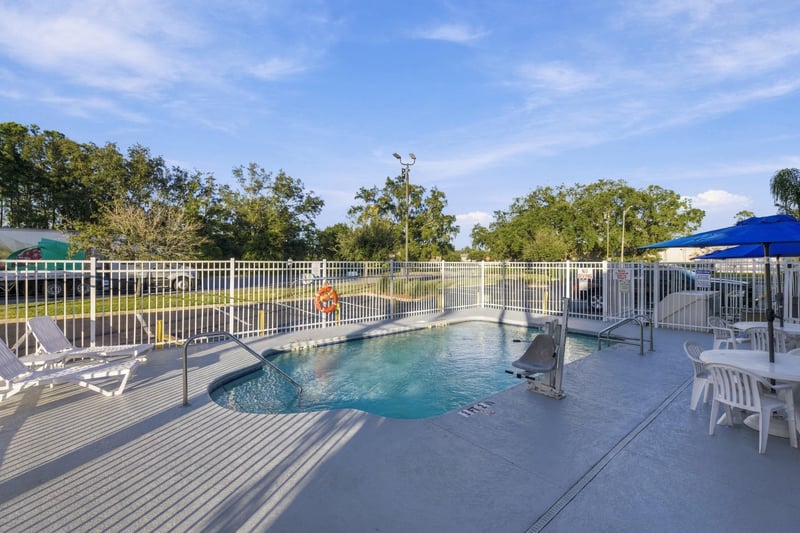 Pool area with fencing, photographed by Megapixeler on Eldridge Loop, Orange Park