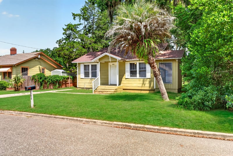 Photo 5 of 385 Duray Ct, Jacksonville, FL 32208, photographed by Megapixeler