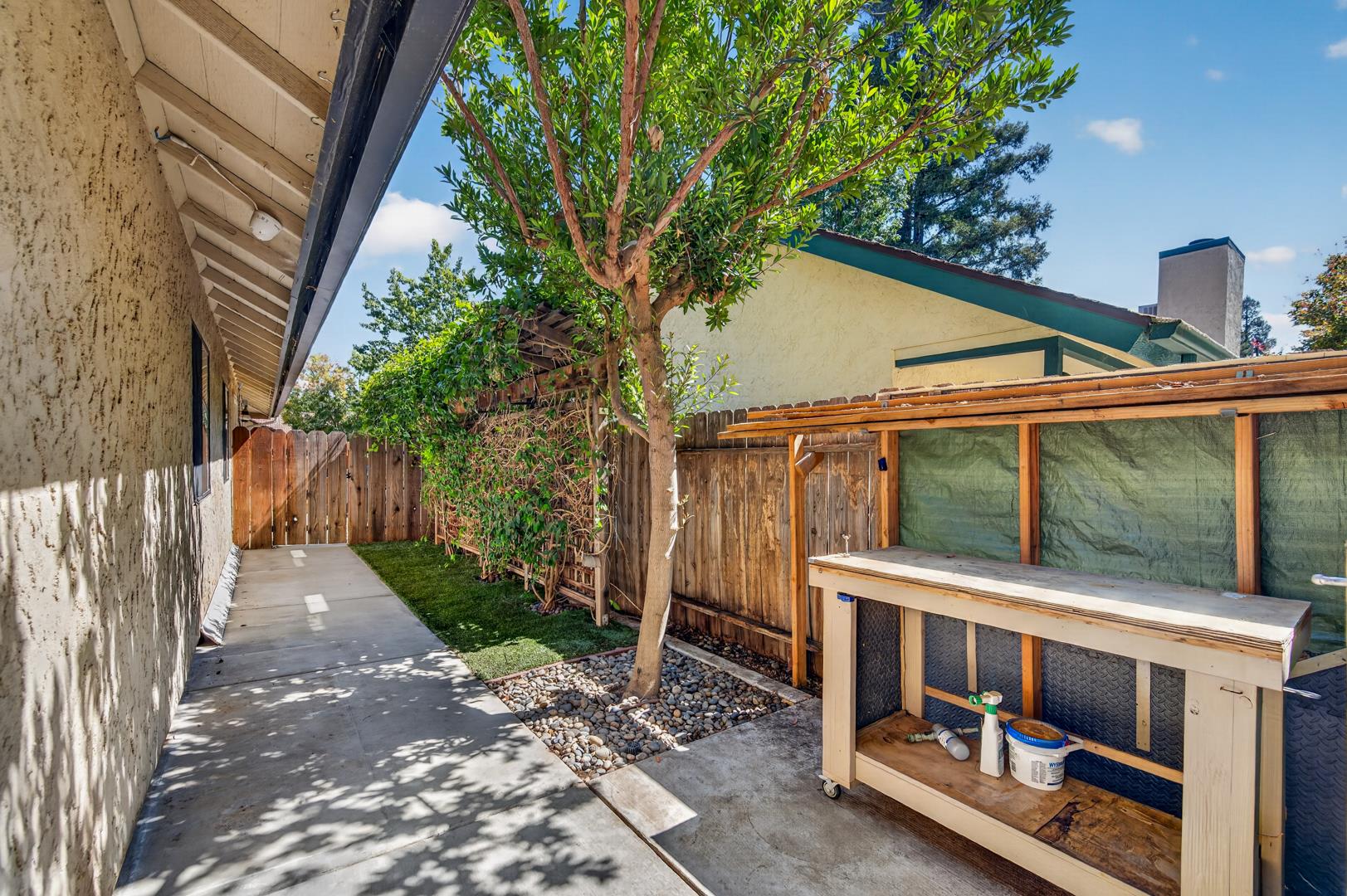 6495 N Vagedes Ave, photo 49