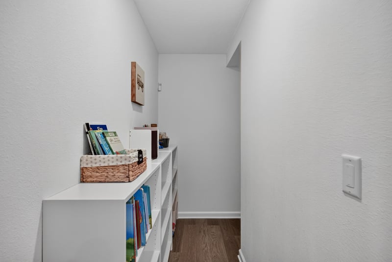 Bookshelf nook with baskets at 2354 Jennings Farm Dr, Middleburg, FL 32068
