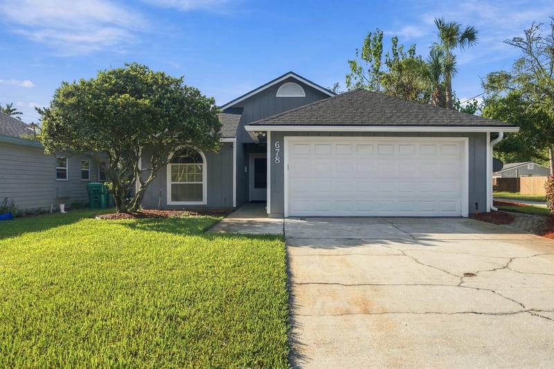 Front exterior driveway and walkway at 678 5th Ave N, Jacksonville Beach, FL 32250