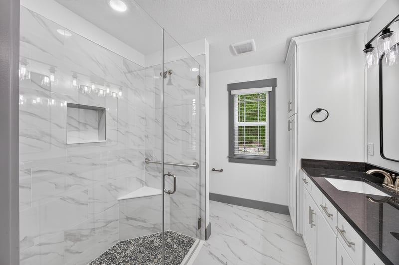 Bathroom shower with tile surround at 4800 Acacia St, Middleburg, FL 32068
