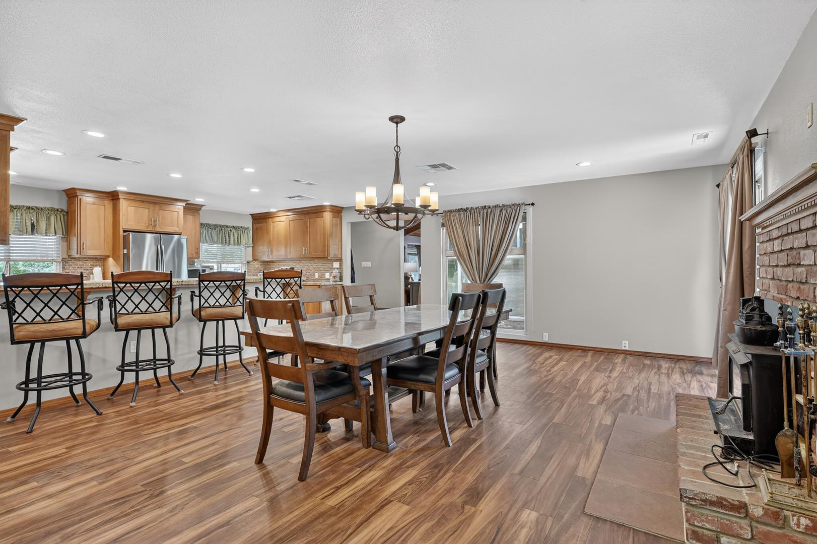 1185 N Locan Ave, photo 34