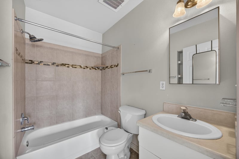 Bathroom with tub-shower combo and tile surround at 342 E Ashley St, Jacksonville, FL 32202