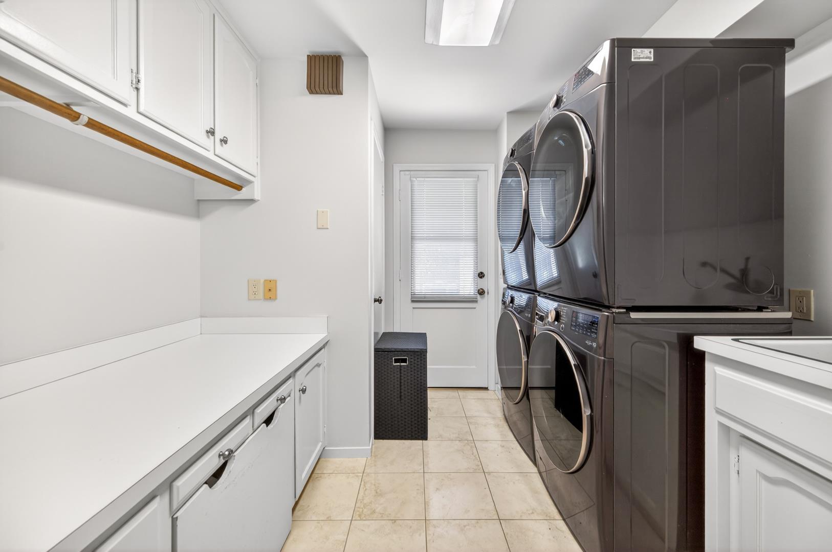 5261 N Van Ness Blvd, photo 71