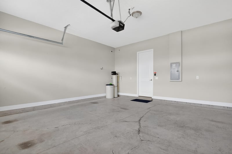 Garage at 527 Marquesa Cir, St. Johns, FL 32259