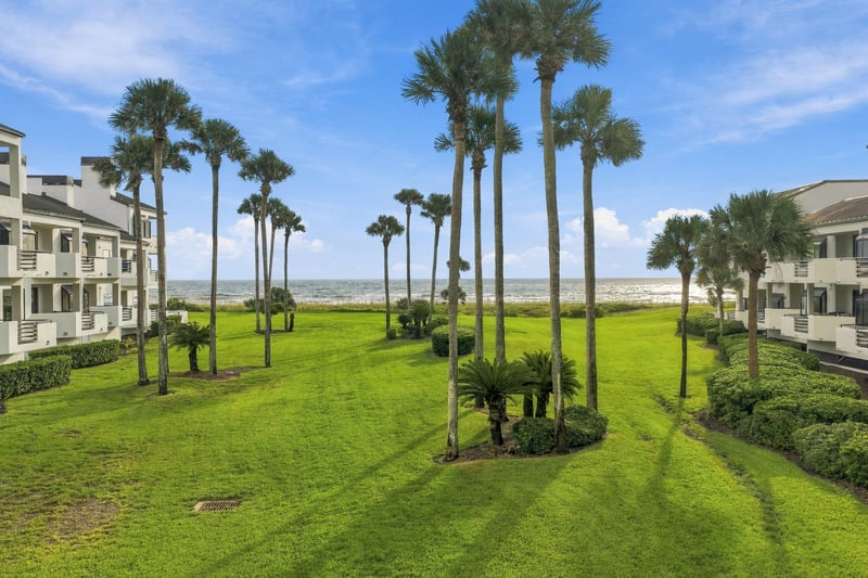 Lawn panorama with the condo building in Ponte Vedra Beach, FL