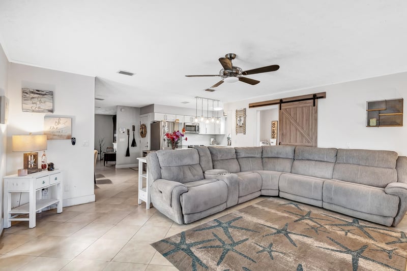 Photo 8 of 106 Saratoga Cir S, Atlantic Beach, FL 32233, photographed by Megapixeler