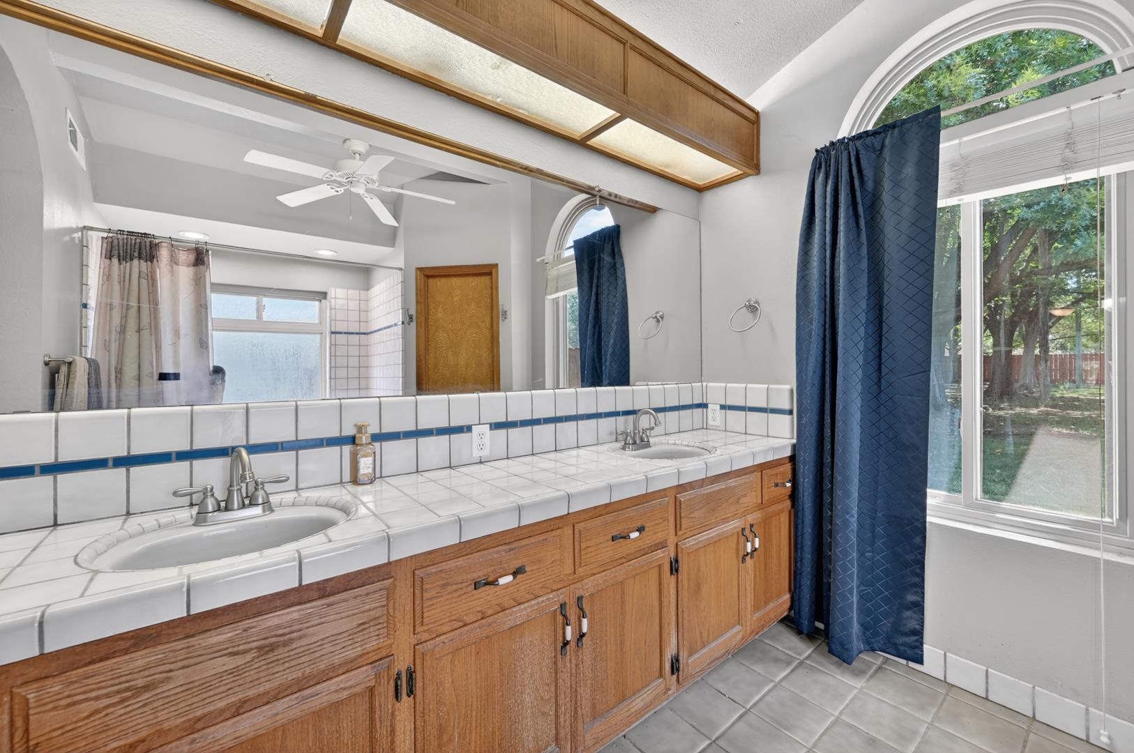 1185 N Locan Ave, photo 66