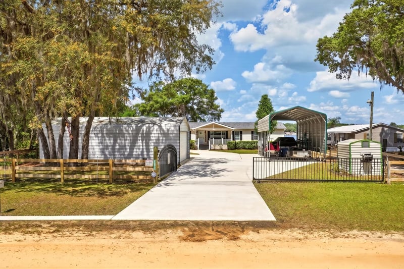Photo 9 of 141 Kitty Ave, Interlachen, FL 32148, photographed by Megapixeler