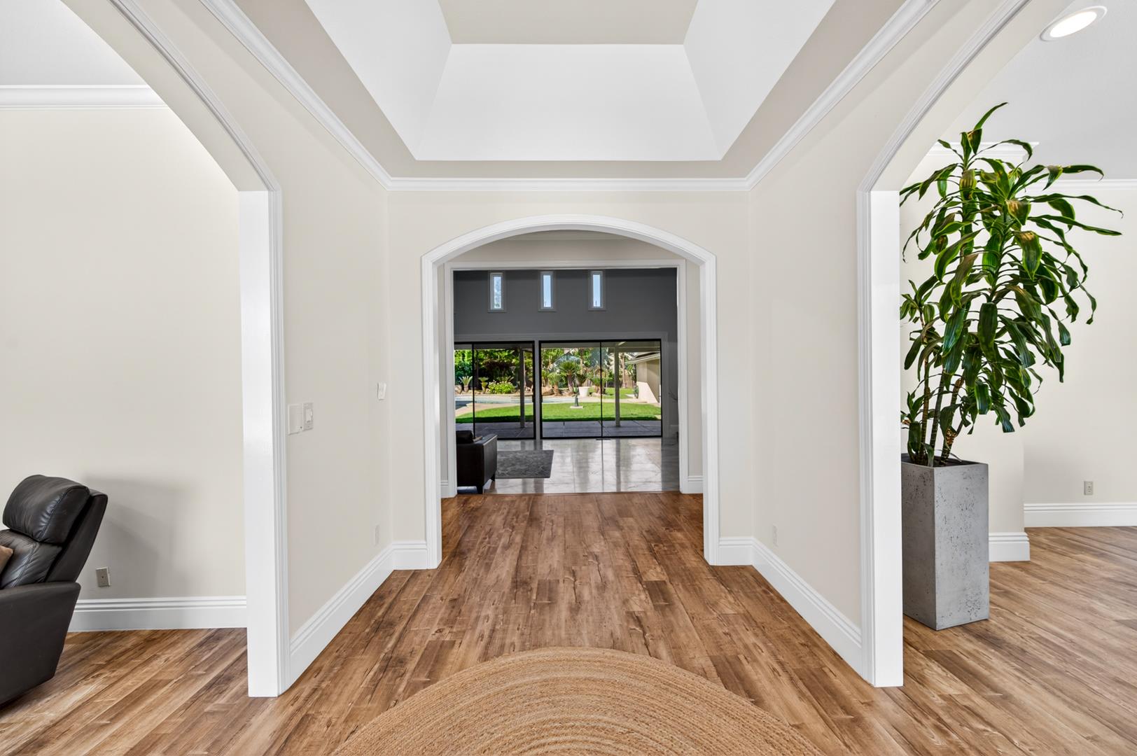 5261 N Van Ness Blvd, photo 19