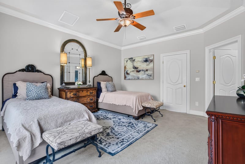 Bedroom with twin beds and dresser at 344 Broward Rd, Jacksonville, FL