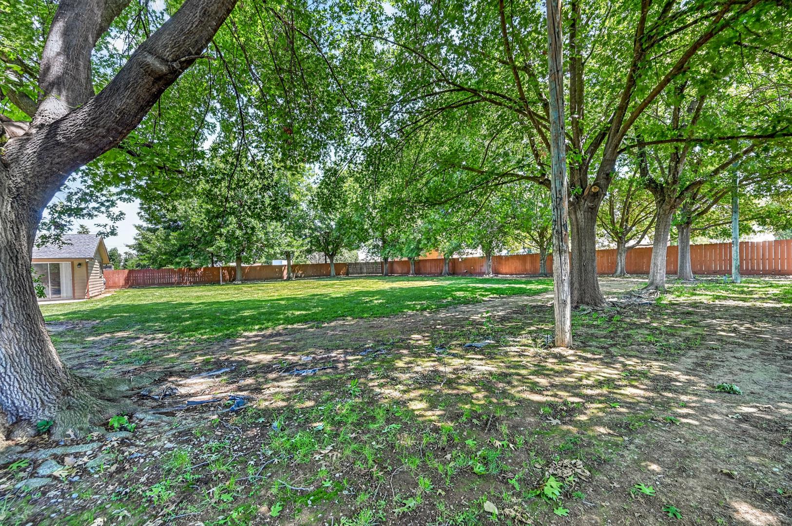 1185 N Locan Ave, photo 78