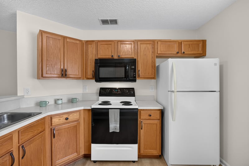 Kitchen with refrigerator and microwave at 605 N Covered Bridge Rd, Jacksonville, FL