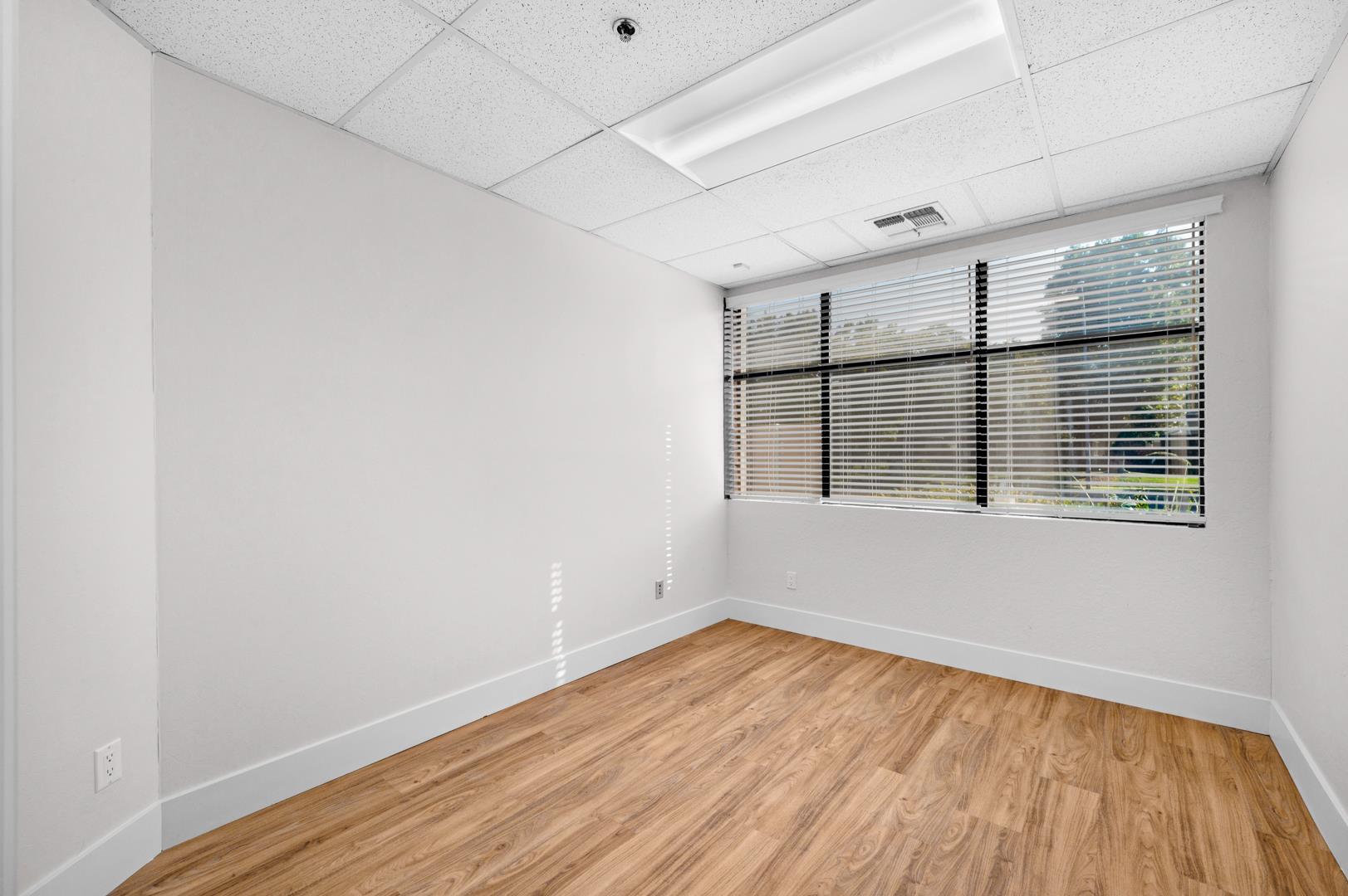 7257 N Maple Ave, photo 32